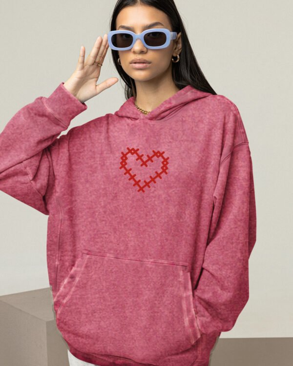 Bluza oversize z kapturem <br>Haftowane Serce <br>Efekt sprania